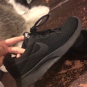 Nike shoes black
